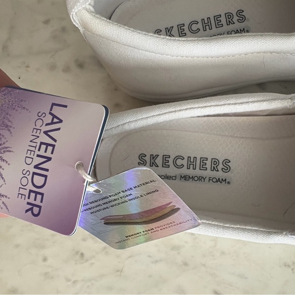 NWT Skechers White Slip-On Shoes - Picture 10 of 10